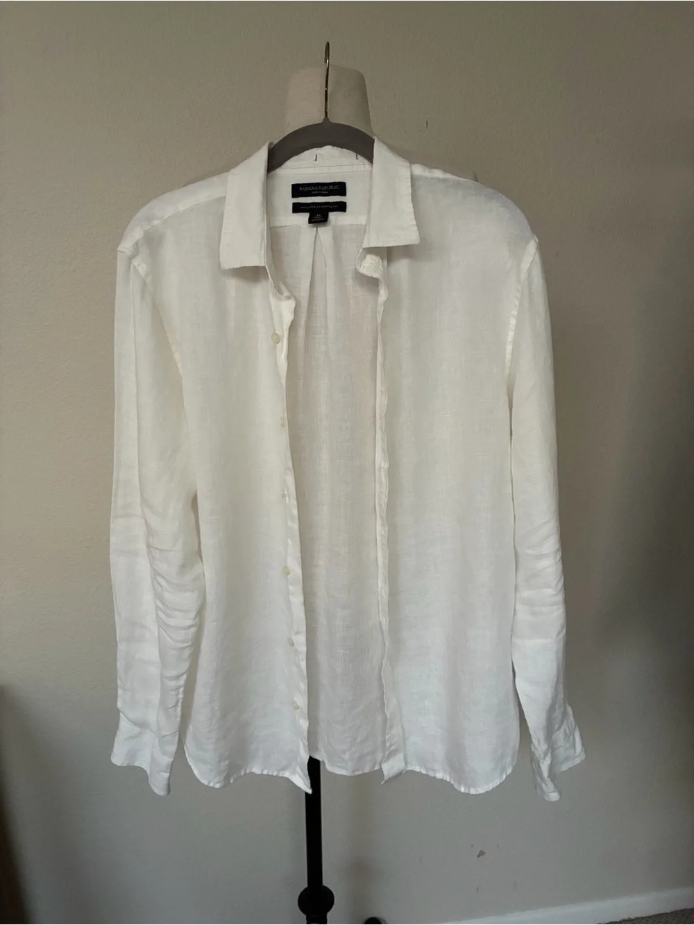Banana Republic Men's White Linen Button-Down Shirt, size Medium